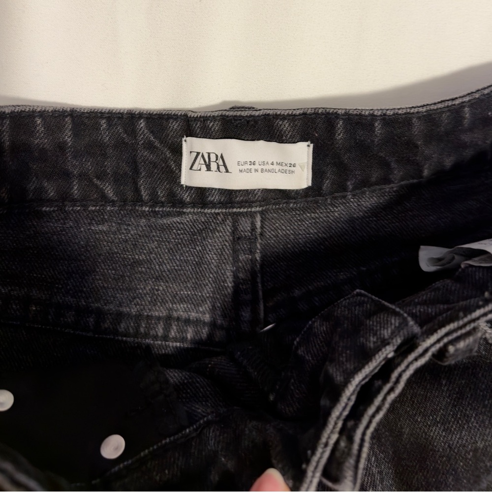 ZARA BLACK JEAN SHORTS - Picture 3 of 3